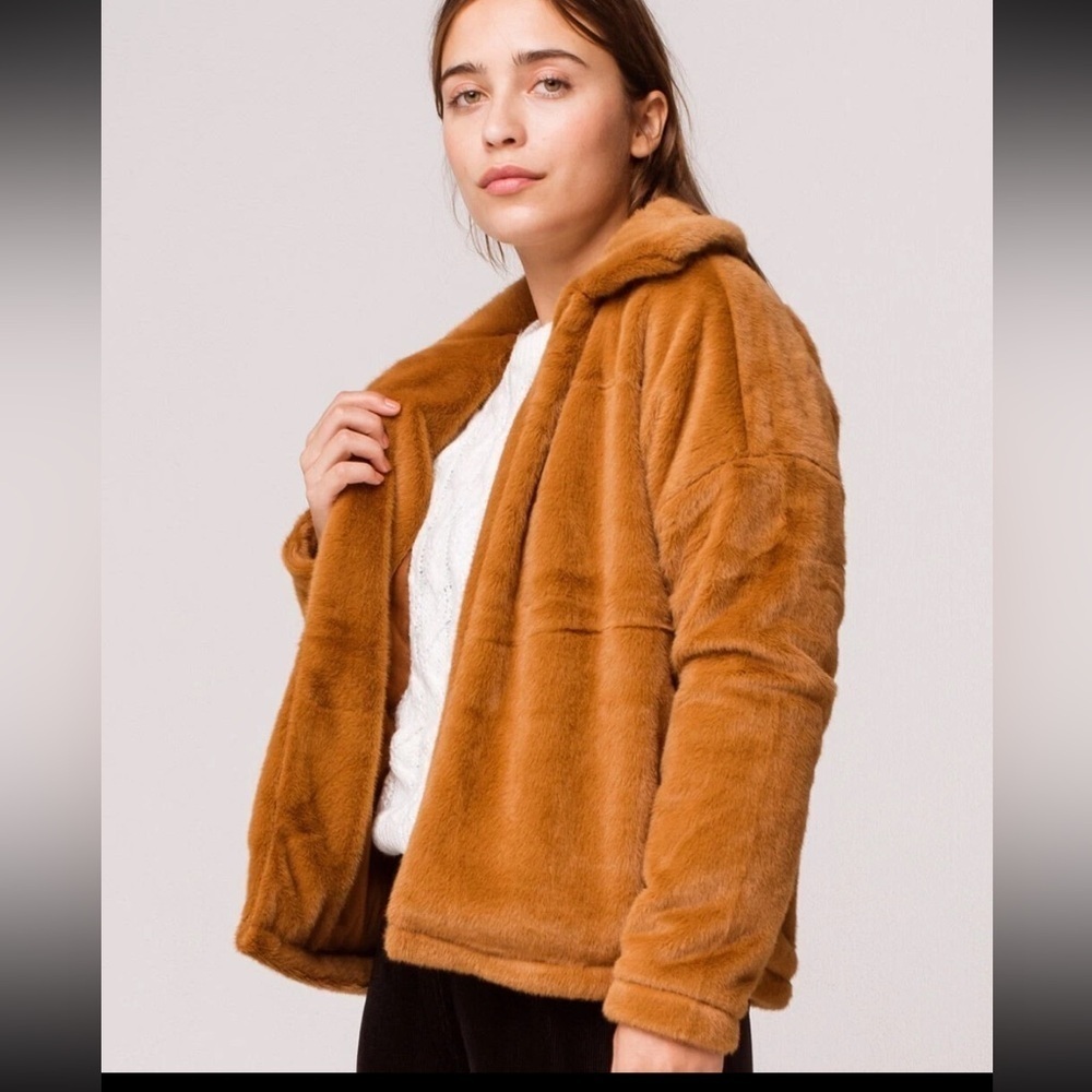 O'NEILL Merina Womens Faux Fur Jacket Peacoat Caramel Color Sz.L Oversized EUC - Picture 4 of 16